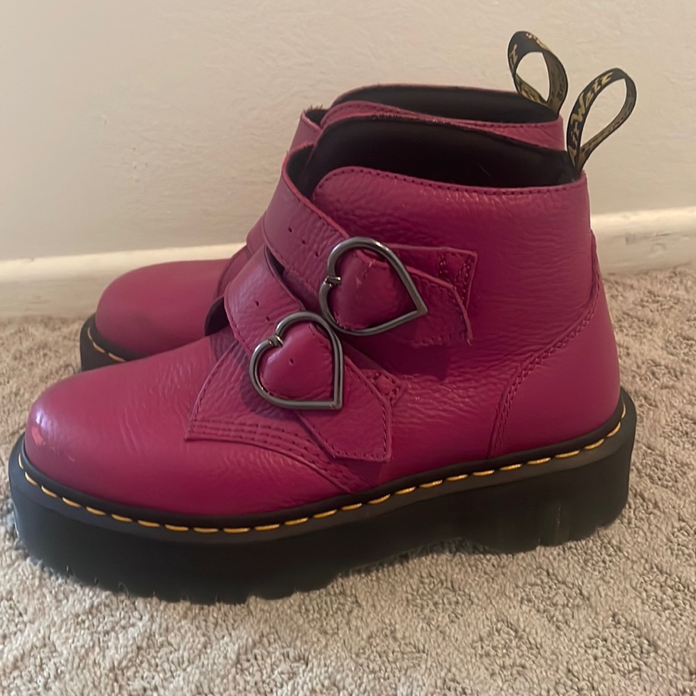 Doc Marten Devon Heart Leather Platform Boots, size 9 US.